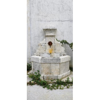 Fontaine en pierre 