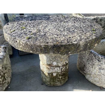 Table ronde en pierre